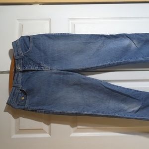 ** Gloria Vanderbilt jean size 4